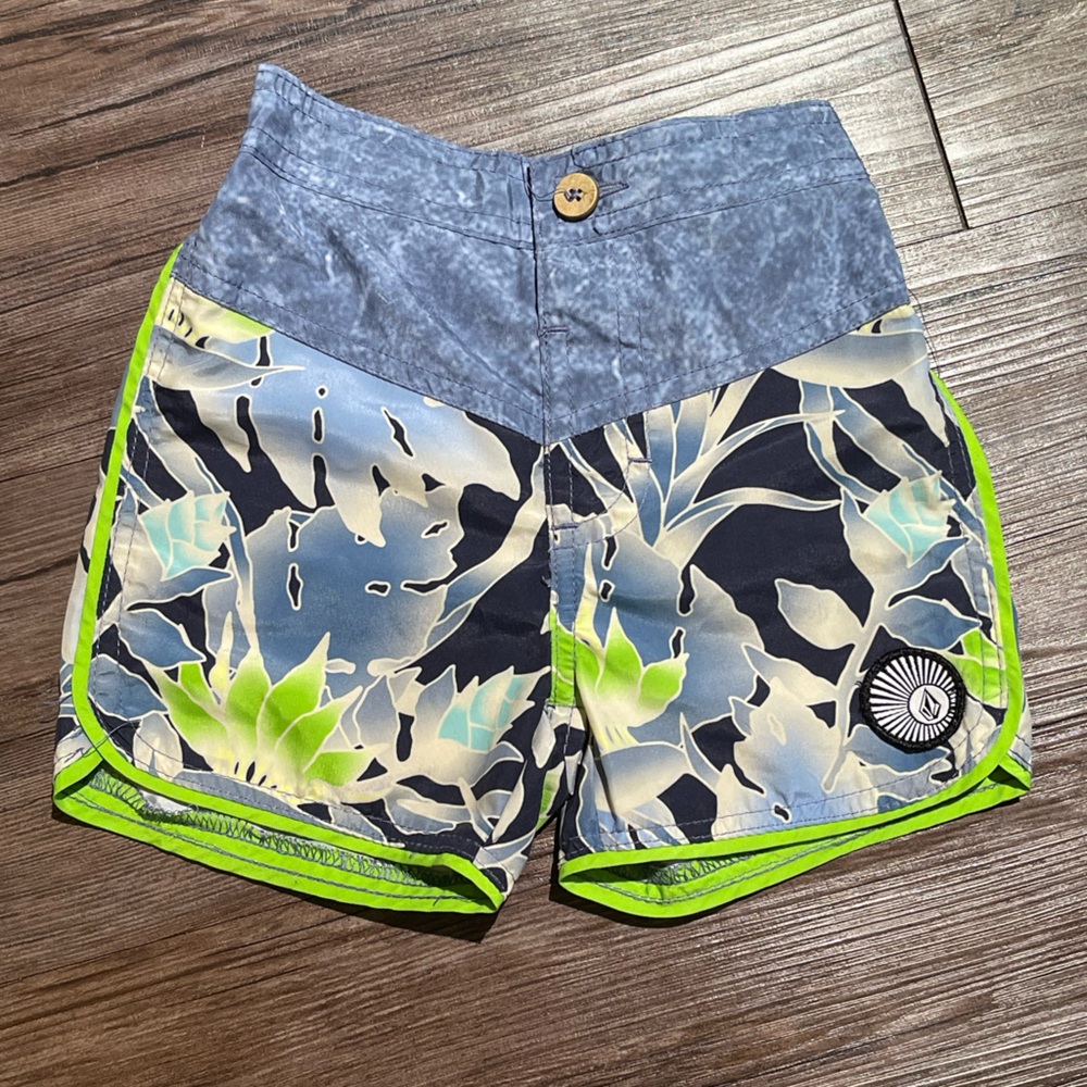 🛹 3 for $10 
Volcom Swim Trunks